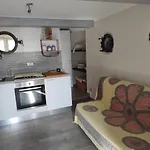 Bilocale Con Il Mare Dentro *